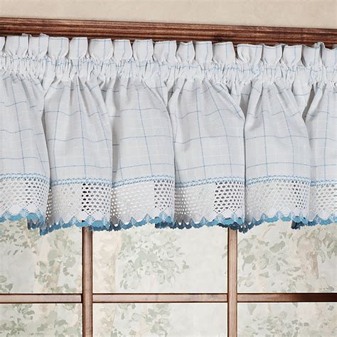 blue and white valance kitchen.